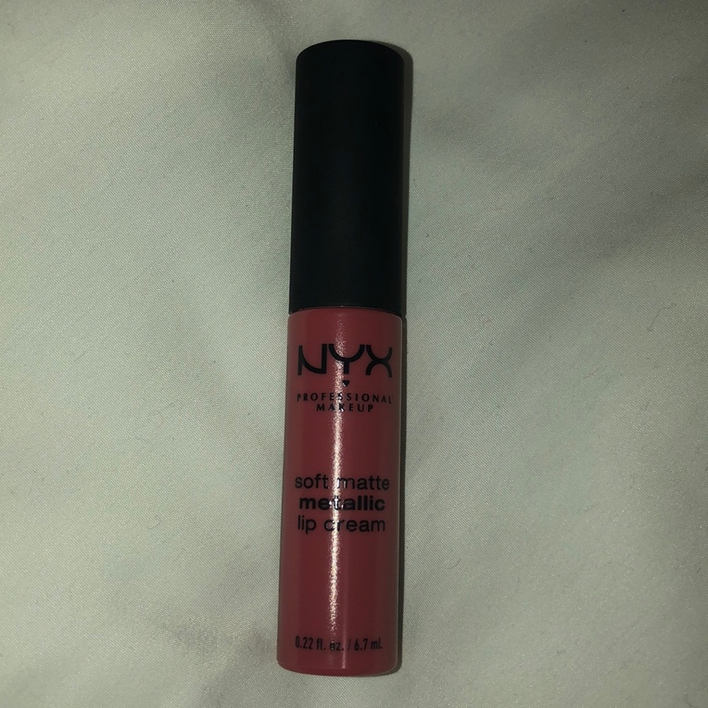 NYX soft metallic lip cream